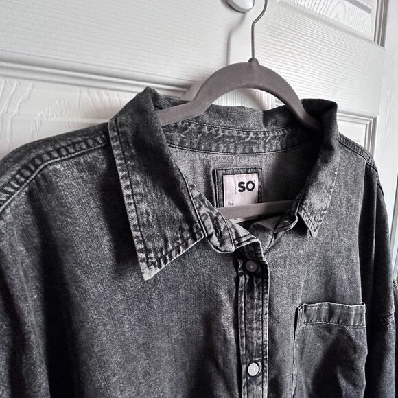 SO Women's 2X Black Acid Wash "The Favorite" Oversize Button Down Denim Shirt - Picture 3 of 8